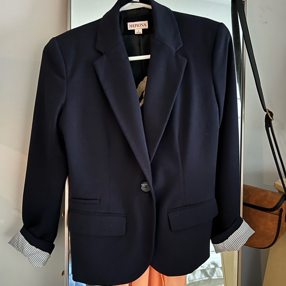 Womens size 2 navy blue blazer
